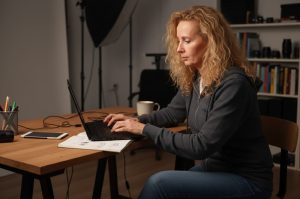bewerking op een laptop